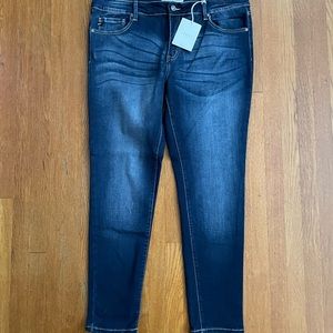 NWT KanCan mid-rise super skinny jeans
